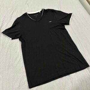 Guess V-Neck